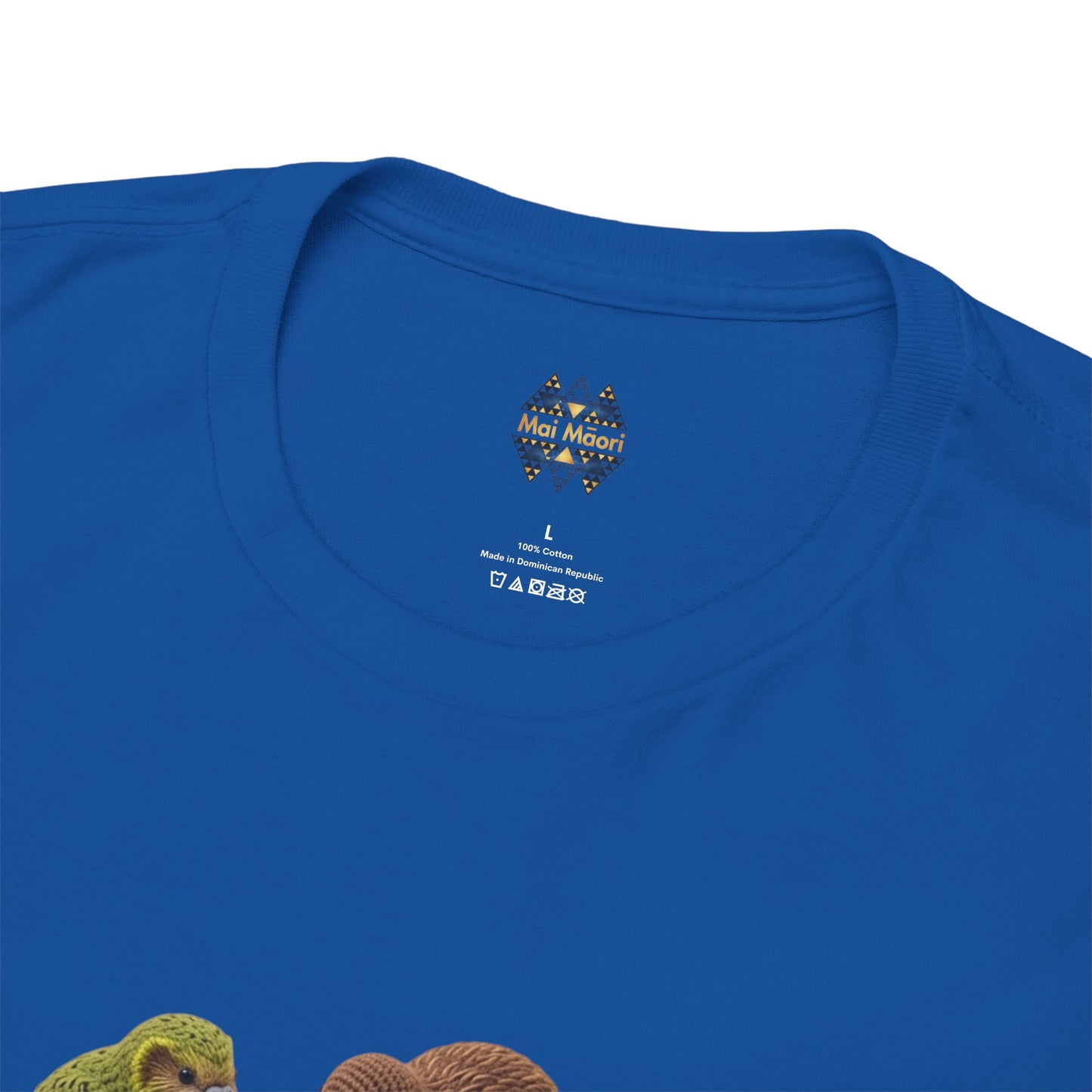 Blue crewneck T-shirt collar with small logo and size label print