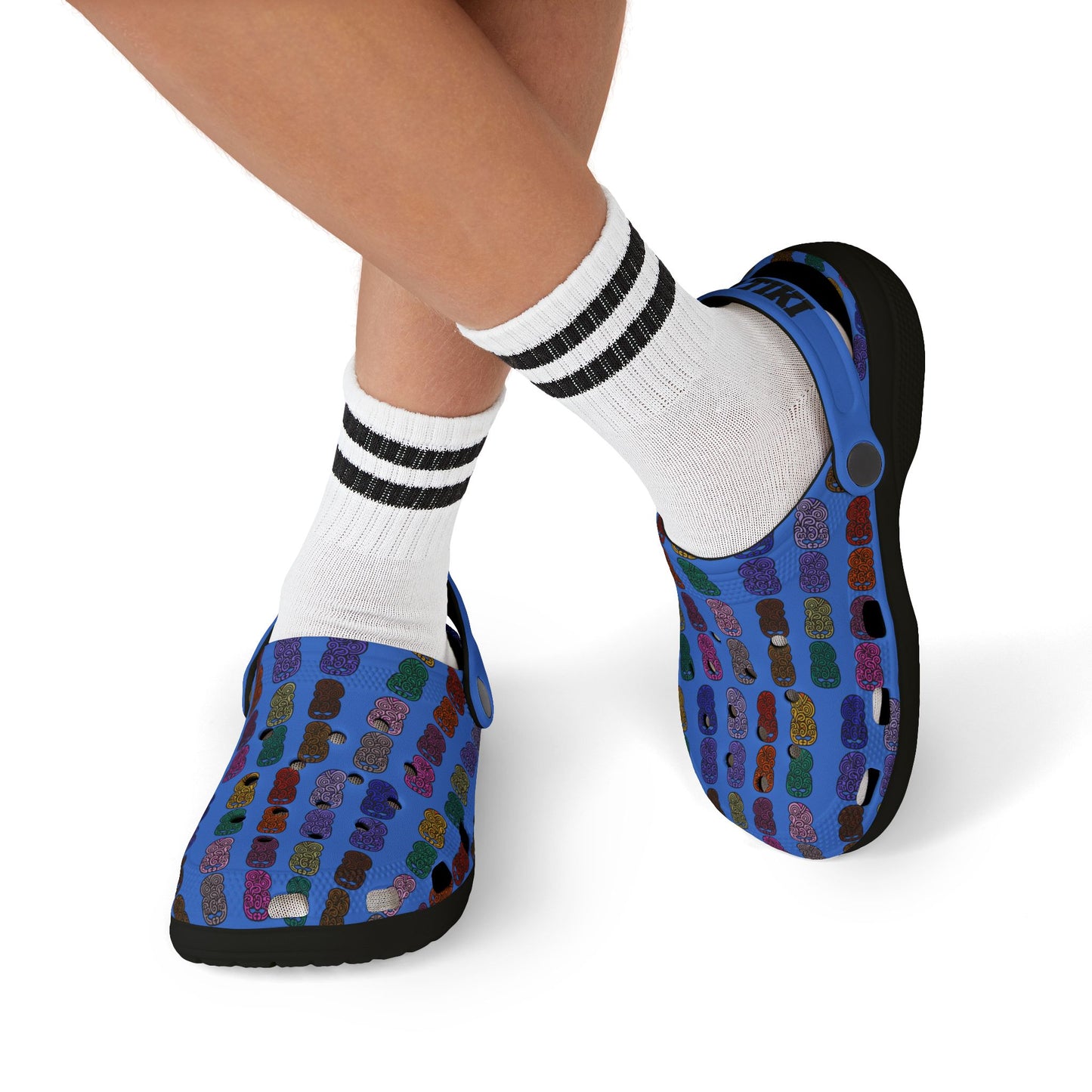 Kids casual clog shoes with socks, front view: blue colorful patterned upper